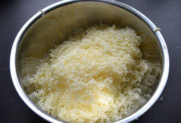 Вкусные и пикантные вареники с сыром
