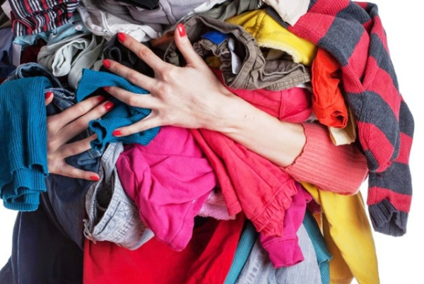 можно ли мыть пол старой одеждой: признаки, эффективность, недостатки