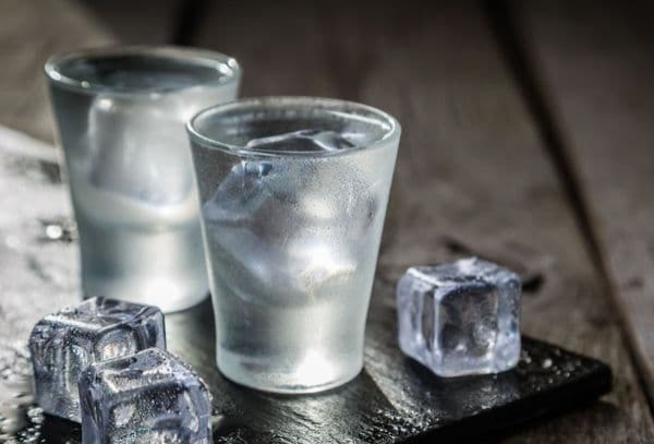 Водка застывает в морозилке, как замораживает напиток, как меняются вкус и цвет