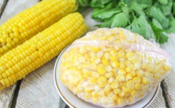 Как хранить свежую вареную кукурузу или заморозить на зиму?