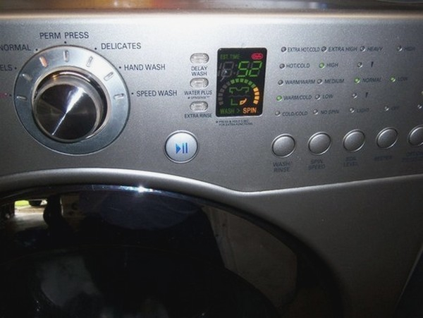Как вынуть белье из барабана стиральной машины: пошаговая инструкция