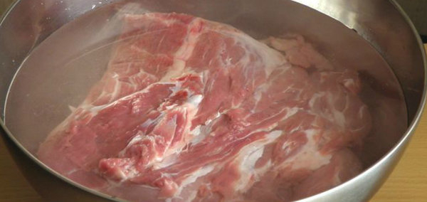 Как избавиться от запаха мяса в доме