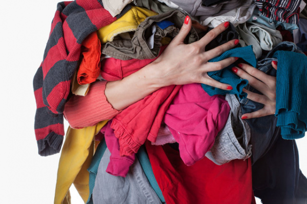 можно ли мыть пол старой одеждой: признаки, эффективность, недостатки