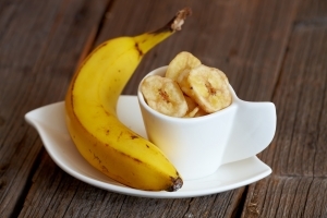 Свежие и сушеные бананы необходимо мыть перед употреблением в пищу