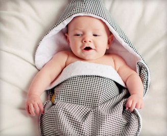 Какое одеяло лучше всего подойдет новорожденному в кроватку, какой материал теплее