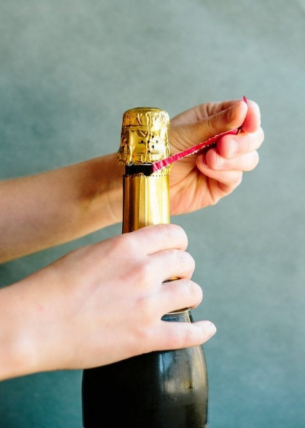 Как открыть шампанское: делаем просто и красиво