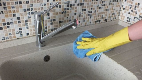 Моющие средства для кухни: как мыть посуду, плиту, раковину и пол
