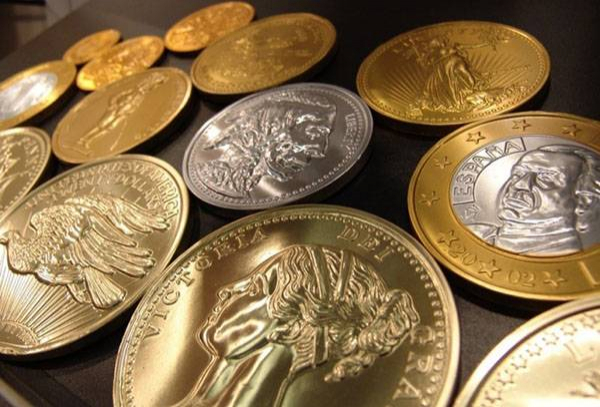 Как правильно очистить медные монеты электролизом?