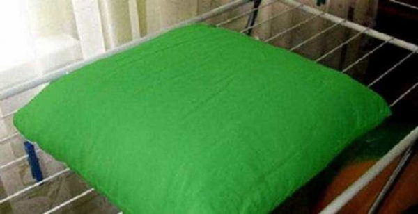 Как стирать подушки из холлофайбера в стиральной машине и можно ли это делать?