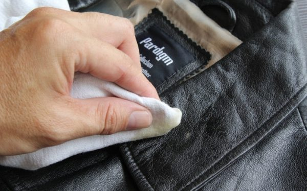 Стирать или не стирать: как почистить кожаную куртку в домашних условиях