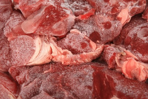 Как разморозить мясо в домашних условиях: плюсы и минусы разных способов