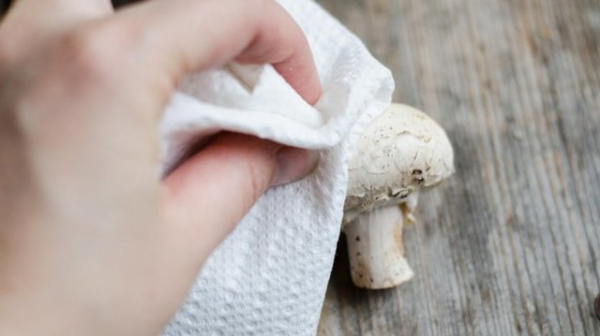 Как чистить грибы перед жаркой, варкой, варкой?
