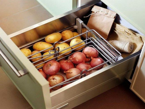 Как правильно хранить картошку в квартире?