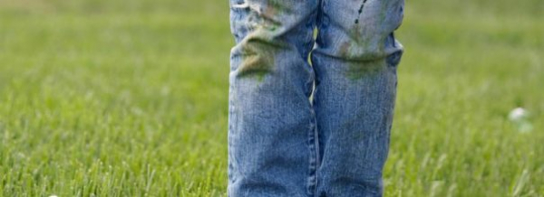 Когда зеленый не выглядит: способы вывести пятна травы с любимых джинсов