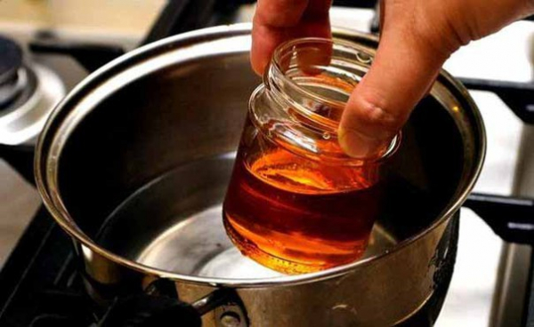 Поскольку мед нельзя нагревать старше 60 лет, нагретый продукт опасен