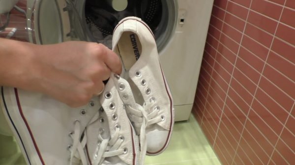 Правила стирки кроссовок в стиральной машине