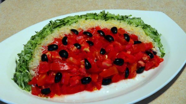 Гости в восторге: 7 вариантов праздничных салатов на юбилей