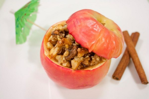 Яблоки в микроволновке: 9 вкусных рецептов