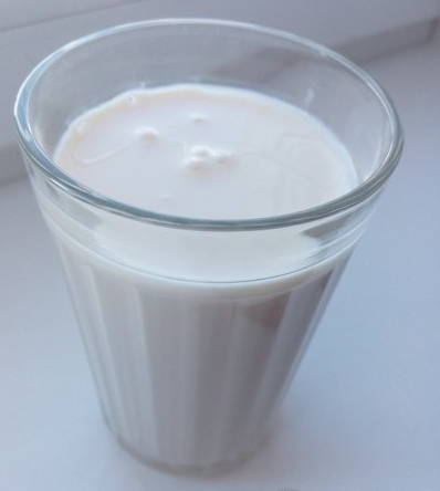 Чем ферментированное вареное молоко отличается от кефира: какое полезнее?