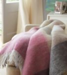 Как постирать одеяло дома в стиральной машине или вручную