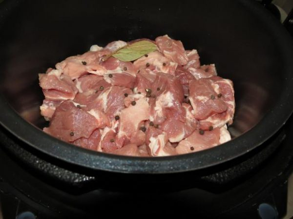 Вкусное домашнее тушеное мясо из свинины - лучше, чем в магазине
