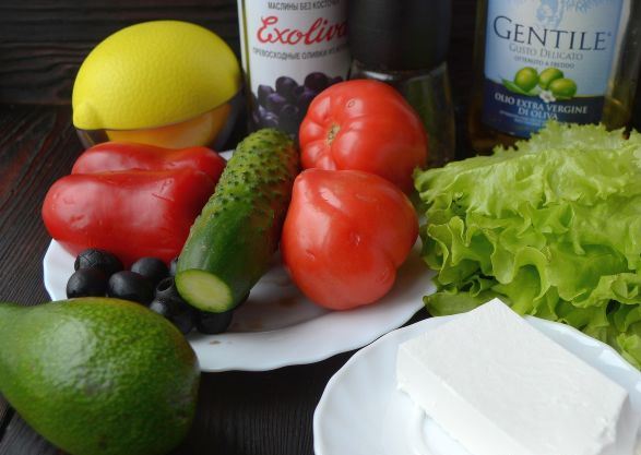 Просто, вкусно и полезно: готовьте быстрые салаты из авокадо