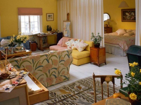 Разумное использование пространства: как совместить гостиную и спальню в одной комнате