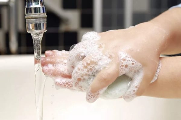 Как почистить смолу в домашних условиях и как мыть руки