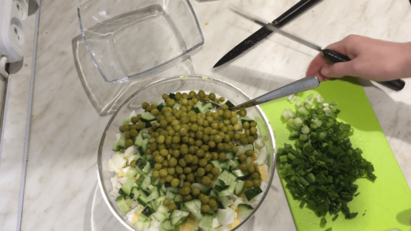 Не бейте салат лицом: 7 рецептов оливье на любой случай