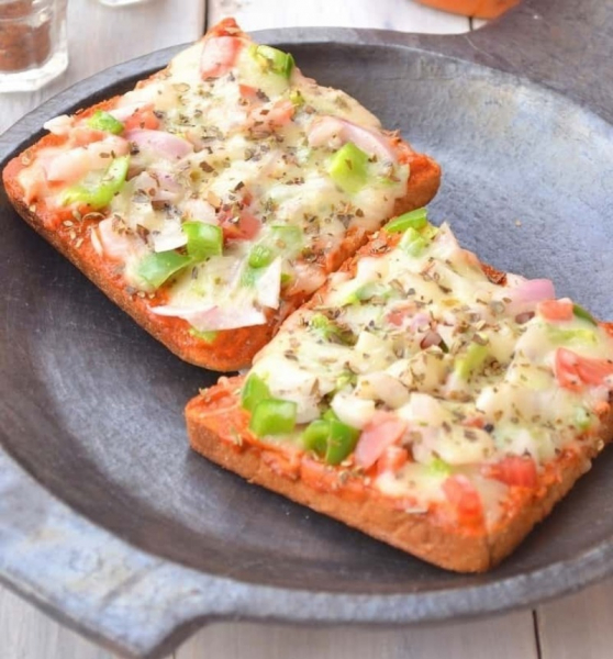 Вкусно и быстро: ароматная пицца на буханке без хлопот