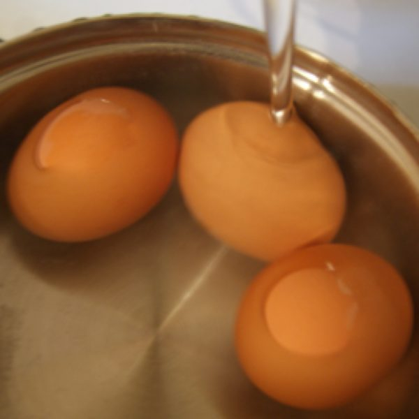 Как и сколько варить яйца всмятку и вкрутую