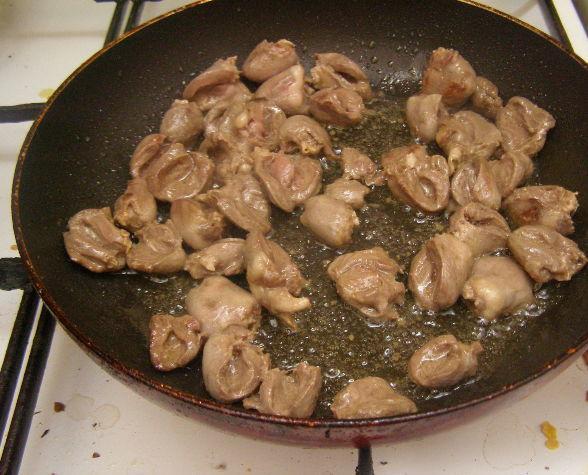 Как правильно приготовить куриные сердечки: подборка простых и вкусных блюд