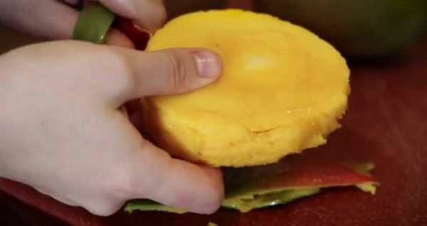 Как правильно почистить и нарезать манго