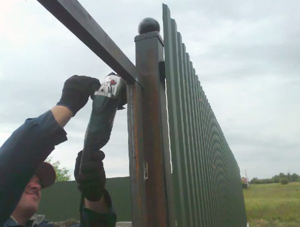 Как построить ворота из гофрокартона своими руками