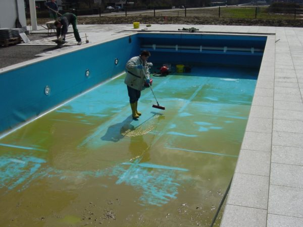 Как отремонтировать и очистить бассейн у себя на участке