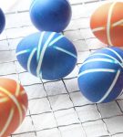 Красный, синий, мраморный: на Пасху яйца красим без промышленных красителей