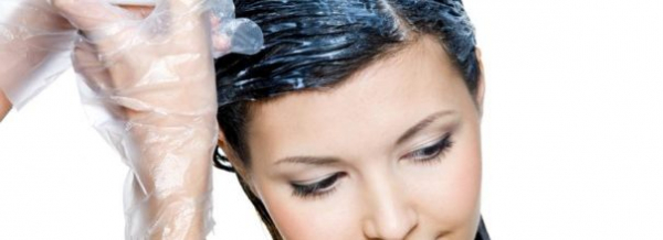 Легко удаляйте пятна краски для волос с одежды, тканей и твердых поверхностей с минимальным риском
