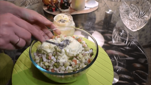 Не бейте салат лицом: 7 рецептов оливье на любой случай