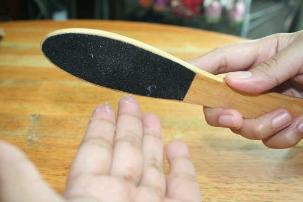 Как удалить клей с рук, пальцев, ногтей и волос