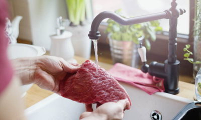 Нужно ли мыть мясо перед заморозкой: можно или нет, почему нельзя, как правильно заморозить продукт?