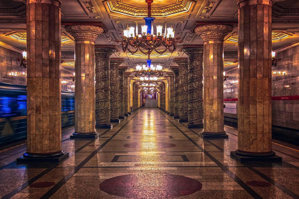 Как в музее: 11 самых красивых станций метро Петербурга