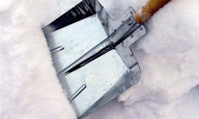 Алюминиевая лопата для уборки снега: преимущества и недостатки снегоуборочных инструментов, виды (с ручками), как пользоваться, как выбрать?