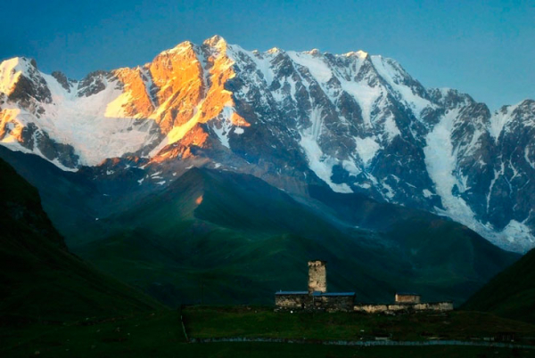 Величественно и живописно: 11 самых высоких гор России