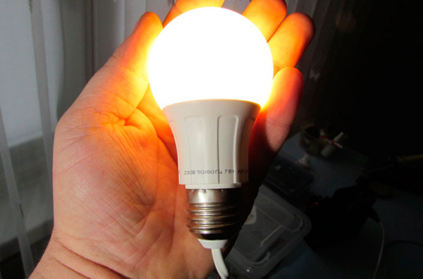 11 лучших светодиодных ламп с цоколем E27 — обзор 2022 года