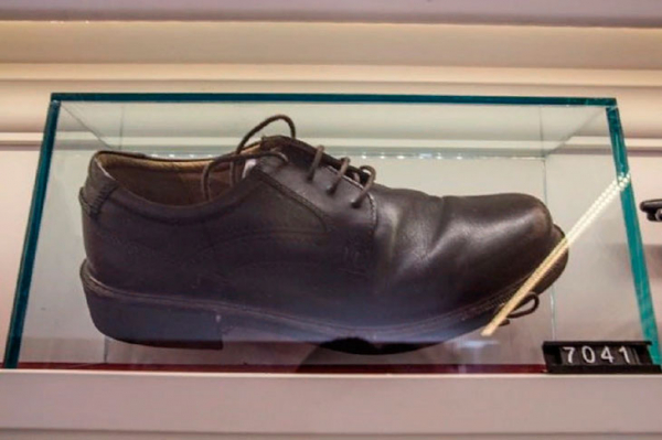 Роскошно и уникально: 14 самых дорогих пар обуви в мире