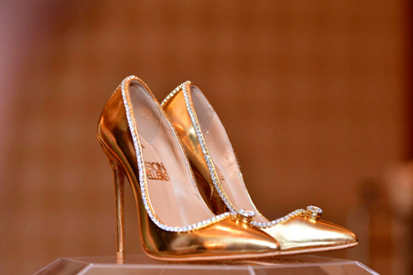 Роскошно и уникально: 14 самых дорогих пар обуви в мире