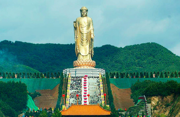 Впечатляющие вмятины: 10 самых больших статуй в мире
