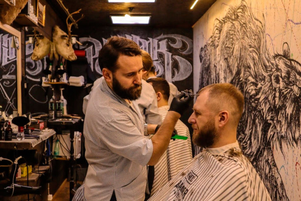 11 лучших парикмахерских Москвы