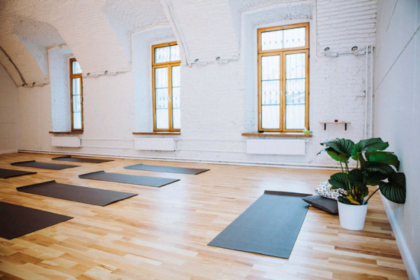 12 лучших студий йоги в Москве